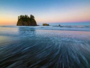 Nature is an awesome piece of art. There are no words that can describe how beautiful this picture is. Big props to the photographer though for bringing in a wonderful piece. 