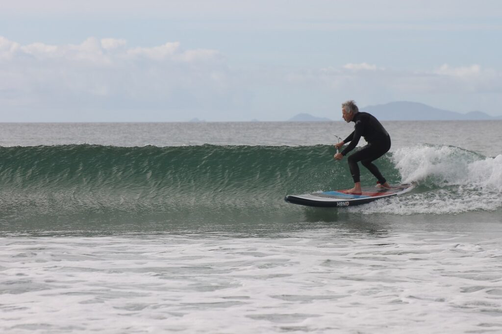 Honu Bondi Surfing SUP Review | An Inflatable SUP Surfboard that RIPS!