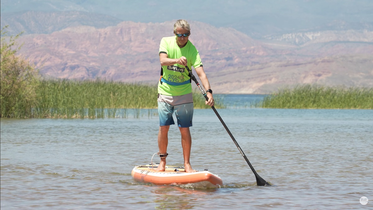 How to paddle in a straight line