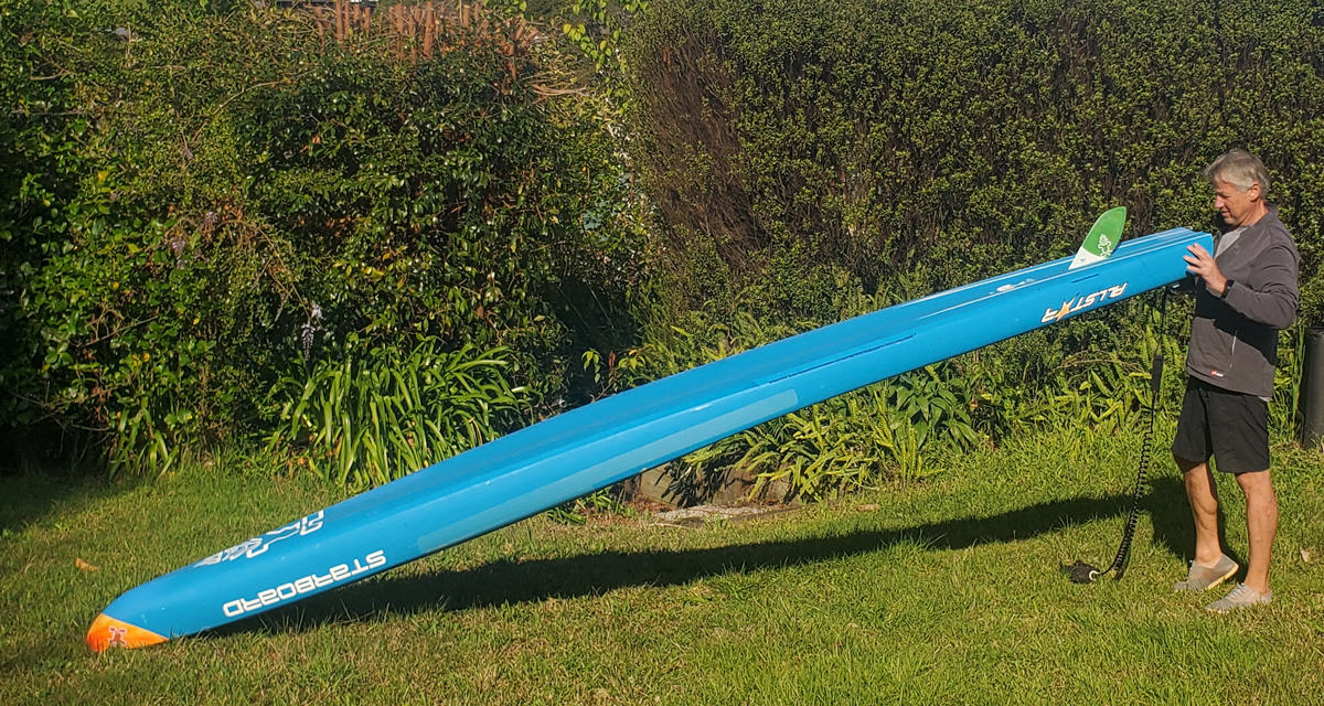 How to paddle in a straight line