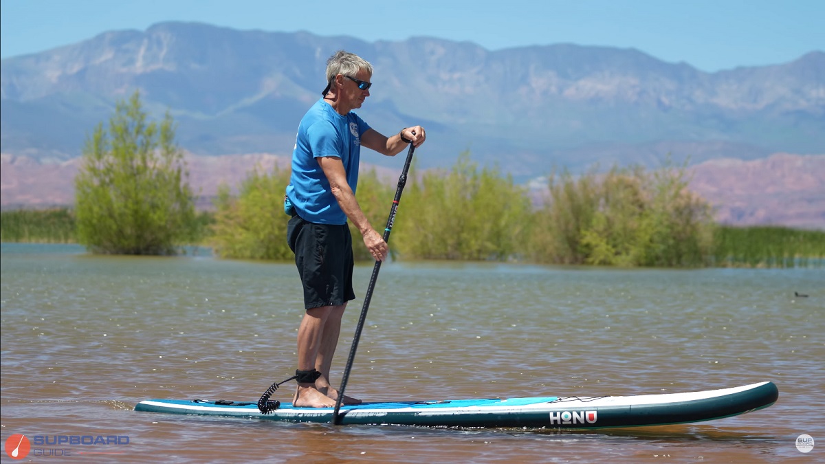 How to paddle in a straight line