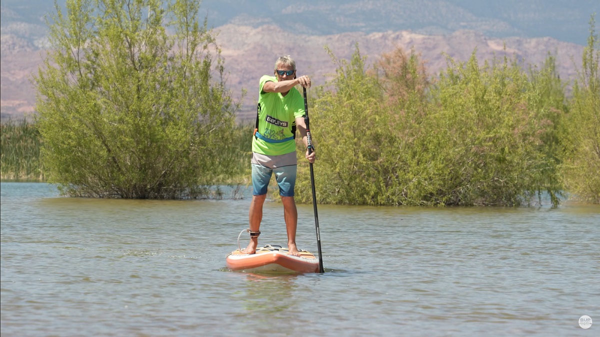 How to paddle in a straight line
